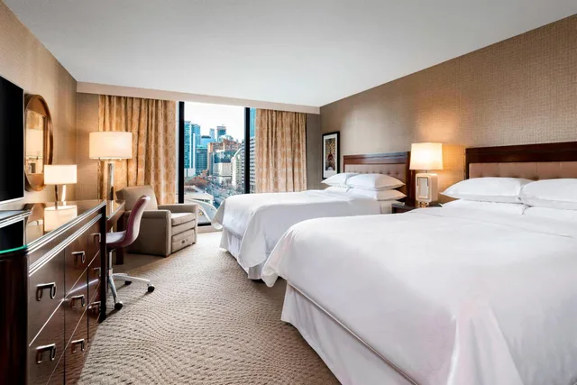 Guest Room, Premium, 2 Queen Beds, SHERATON CENTRE TORONTO 1/4