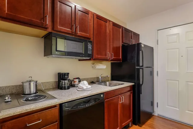 Efficiency, King Bed, Accessible, MainStay Suites Fitchburg Madison 9/10