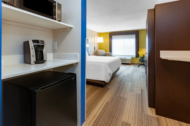 غرفة قياسية بسرير كينج، Holiday Inn Express Hotel Suites Woodhaven 3/3