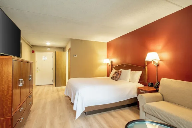 غرفة قياسية بسرير كينج، Fireside Inn Suites West Lebanon 9/10