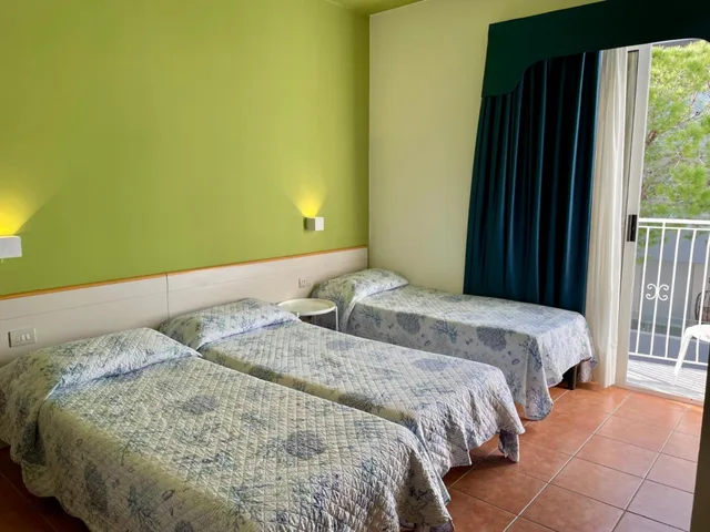 غرفة ثلاثية، HOTEL PORTOFINO 1/10