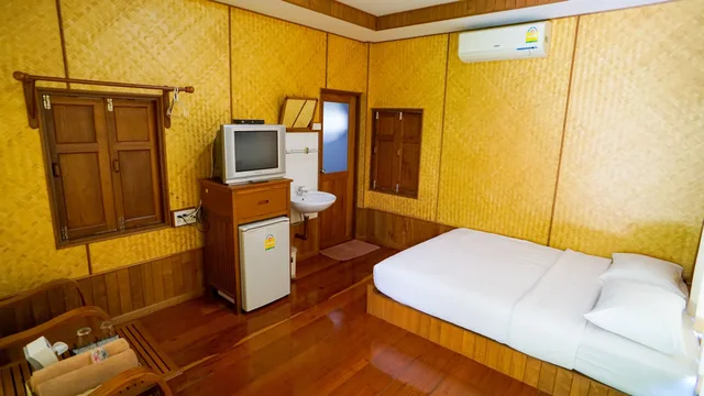فيلا سوبيريور بسرير كوين بإطلالة على الحديقة، Baan Siriporn Resort 2/2
