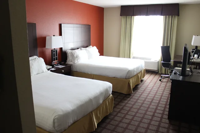 غرفة قياسية بسريرين كوين، Holiday Inn Express Hotel Suites Chicago Algonquin 4/8