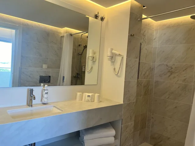 جناح عائلي رباعي بسريرين بإطلالة على الجبل بشرفة، Hotel Aromar 7/7