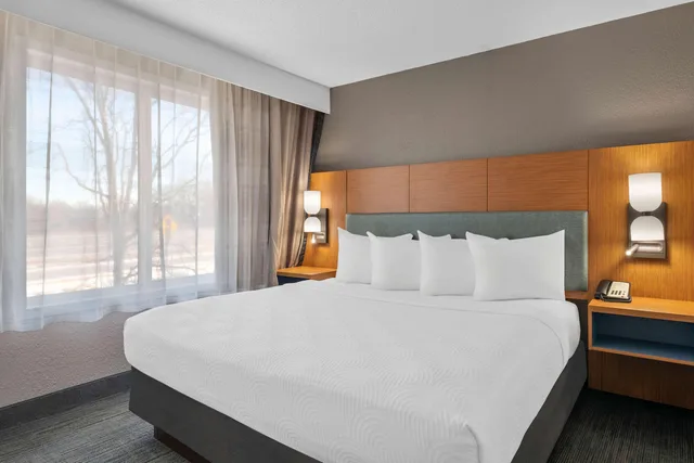 جناح بسرير كوين، Country Inn and Suites by Radisson Coon Rapids MN 2/3