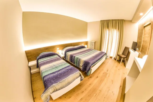 غرفة سوبيريور ثلاثية، GRAND HOTEL EUROPA 2/5