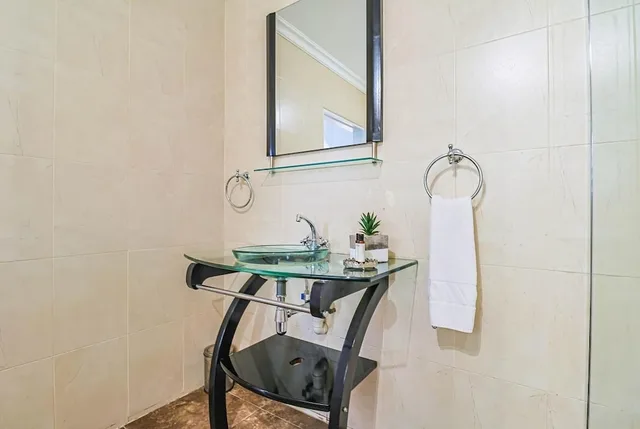غرفة فاخرة بسرير كينج، Galagos Lodge 6/6