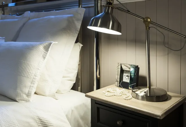 كوخ رومانسي بسرير كوين بإطلالة على الحديقة، Clarendon Cottages 2/2