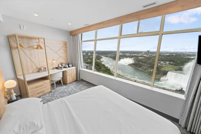 Tower, Premium, King Bed, Falls View، The Tower Hotel Fallsview 2/4