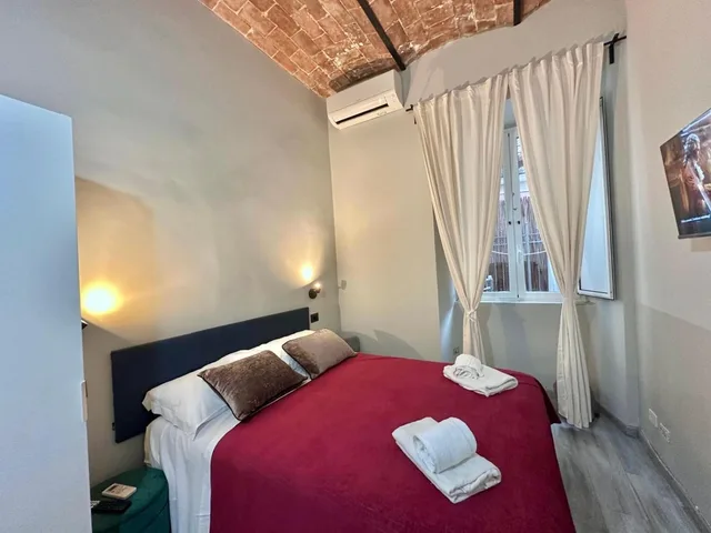 غرفة بسرير مزدوج بحمام مشترك، Roman Holidays Hostel 1/2