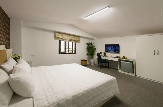 غرفة أساسية صغيرة بسرير كوين بإطلالة على البحيرة، Kingly Hotel 2/3