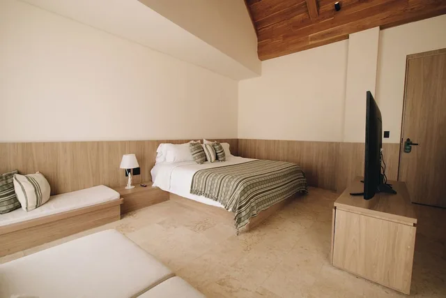 جناح سيغنتشر بسرير كينج بشرفة، Hotel Osh Getsemani 1/10