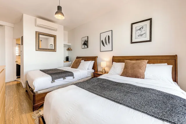 Standard, 2 Double Beds, Hotel Manoir des Remparts 2/10