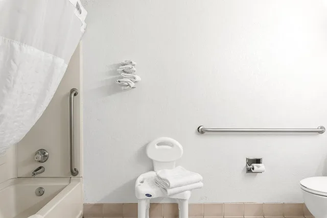 غرفة بسرير مزدوج لذوي الإعاقة، GreenTree Inn Prescott Valley, AZ 4/4