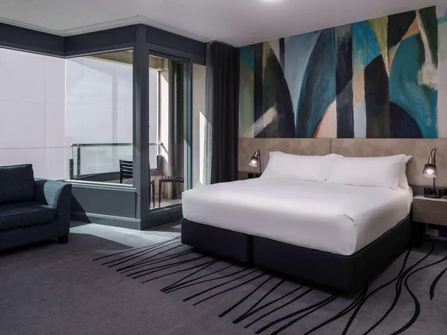 غرفة سوبيريور بسرير كينج بشرفة، Novotel Geelong 1/4