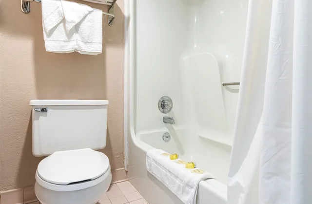 غرفة ديلوكس بسريرين مزدوجين بمطبخ صغير، Sundial Inn 4/4