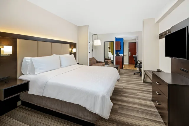 جناح بسريرين كوين لذوي الإعاقة، Holiday Inn Express Hotel and Suites Florence I-95 at Hwy 327 2/6