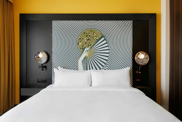 غرفة سوبيريور بسرير كينج في طابق مرتفع، RENAISSANCE ZURICH TOWER HOTEL 5/8