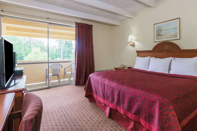 غرفة قياسية بسرير كينج، Days Inn by Wyndham Ocala North 3/10