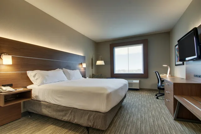 جناح لذوي الإعاقة، Holiday Inn Express Hotel & Suites Vernon College Area (HWY 287) 1/3