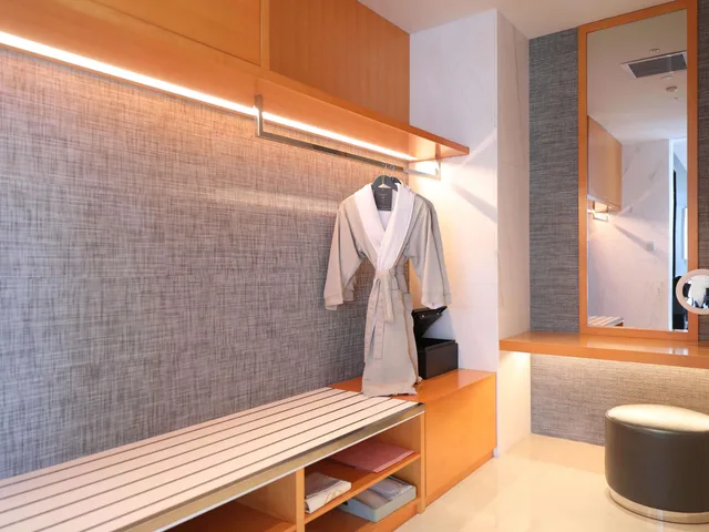 Junior Suite, King Bed, Sofitel Haikou Hotel 7/7