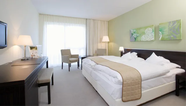 Room, King Bed, Balcony or Terrace، TOP CountryLine Heide Spa Hotel 3/5