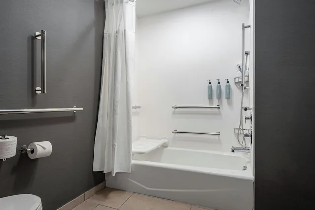 غرفة بسريرين كوين لذوي الإعاقة، Courtyard by Marriott Cleveland TN 3/4