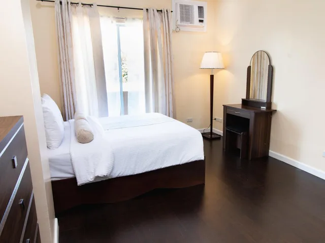 جناح بغرفتي نوم، Sierra Hotel 7/10