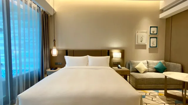 غرفة قياسية بسرير كينج، Holiday Inn Resort Maoshan Hot-Spring 1/8