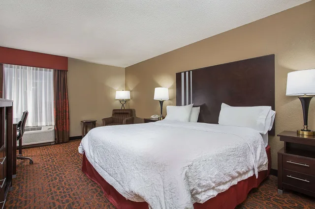 جناح بسرير كينج بمطبخ صغير، Hampton Inn Dry Ridge 3/8