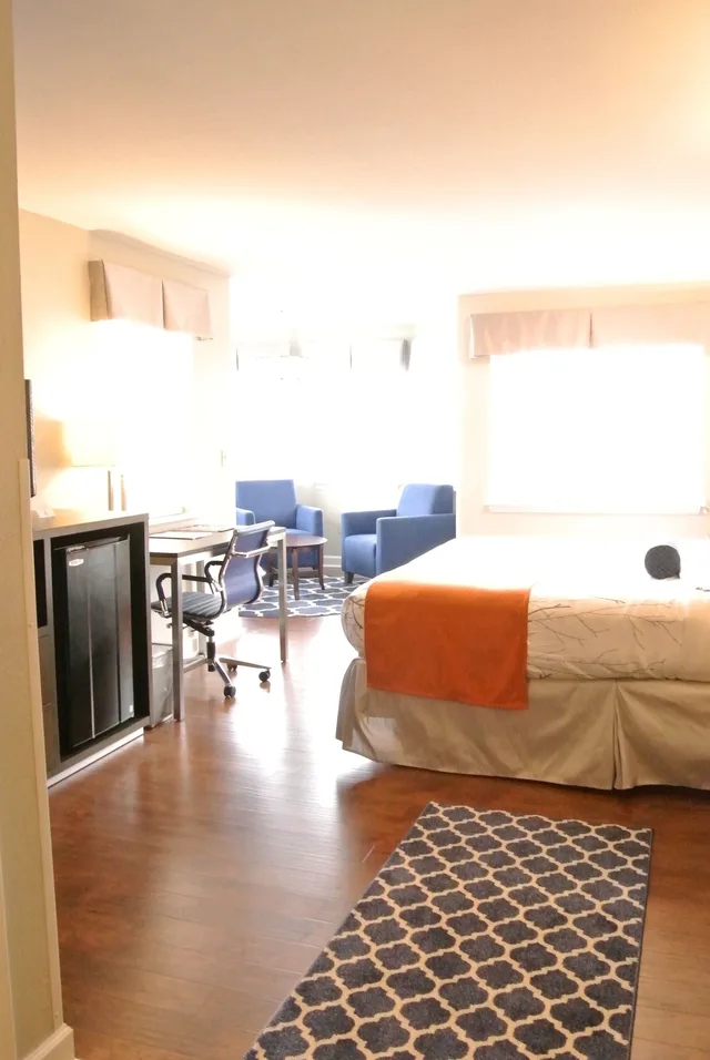 جناح جونيور بسرير كينج، GuestHouse Lexington 5/7