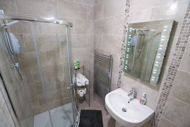 Deluxe, King Bed, Private Bathroom, Rest a While B Amp B 5/6