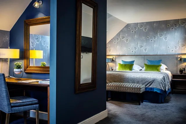 جناح جونيور، Jesmond Dene House 4/7