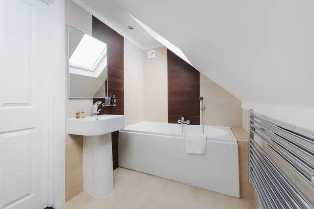 غرفة ديلوكس بسرير مزدوج بحوض استحمام، Somerset House Boutique Hotel 3/3