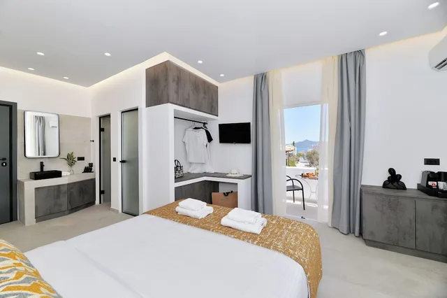 غرفة سوبيريور بسرير مزدوج مع أريكة، Yianna Hotel 1/5