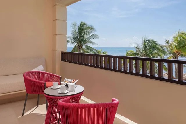 Junior Suite, King Bed, Water Park View, Sofa، Dreams Puerto Morelos Resort & Spa 2/3