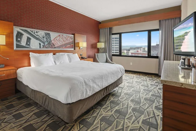 غرفة بسرير كينج لذوي الإعاقة، Radisson Hotel La Crosse 5/10