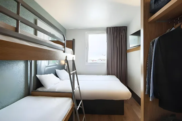 Family, Single Bed, B&B HOTEL Paris Porte de la Villette 1/1