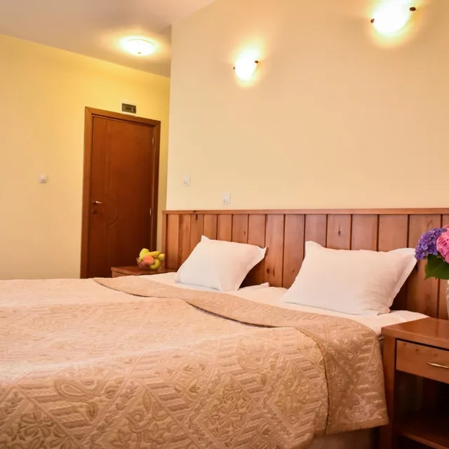 غرفة بسرير مزدوج مع سرير إضافي، LINA GUEST HOUSE BANSKO 1/4