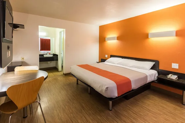 Standard, King Bed, Accessible, Motel6 Stephenville, TX 2/5