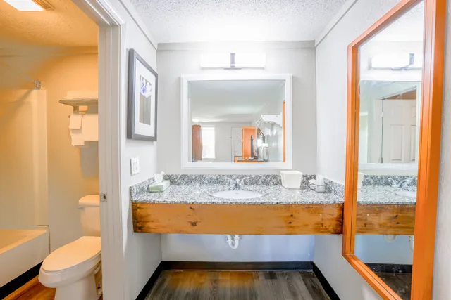 King Bed Non-Smoking, Cozy Garden Inn By OYO Hwy 40 Richmond 6/8