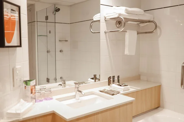 Deluxe, Queen Bed, City Skyline View، Novotel Sydney On Darling Harbour 8/10