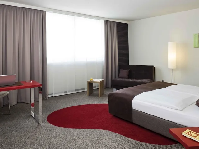 غرفة بريفيليج بسرير كينج مع أريكة، Mercure Hotel Stuttgart Airport Messe 8/10