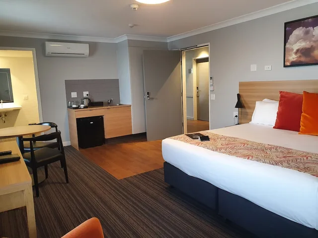 غرفة بسريرين منفصلين وسرير كينج لذوي الإعاقة، Potters Boutique Hotel 3/5
