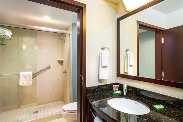 غرفة بسريرين كوين مع أريكة في طابق مرتفع، Hyatt Place San Diego/Vista-Carlsbad 4/5