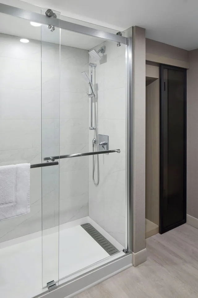 جناح بسرير كينج، Toronto Airport Marriott 6/6