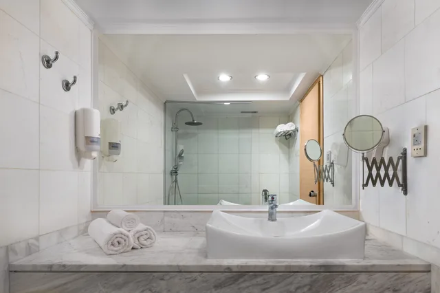 غرفة مزدوجة بسريرين منفصلين بإطلالة على البحر، Kresten Palace Hotel 5/5