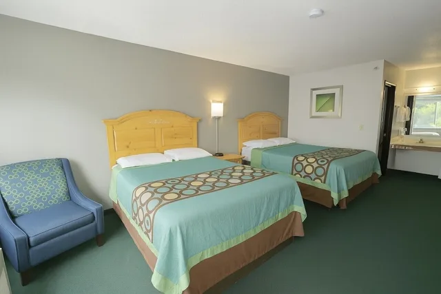 غرفة رباعية بسريرين كوين، Rodeway Inn Milaca 1/5