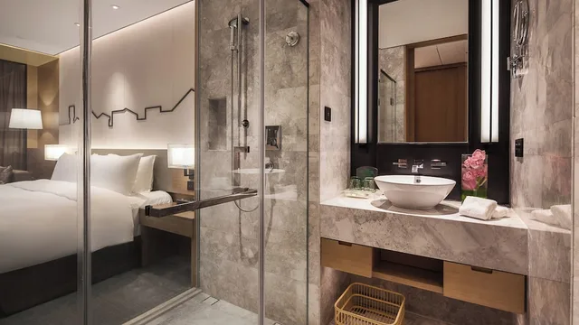 غرفة قياسية بسريرين منفصلين بإطلالة على البحيرة، HOLIDAY INN NANJING QINHUAI SOUTH 2/2
