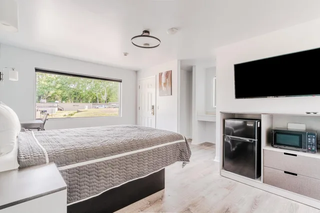 غرفة قياسية بسرير كوين، Budget Inn North Kingstown 1/4